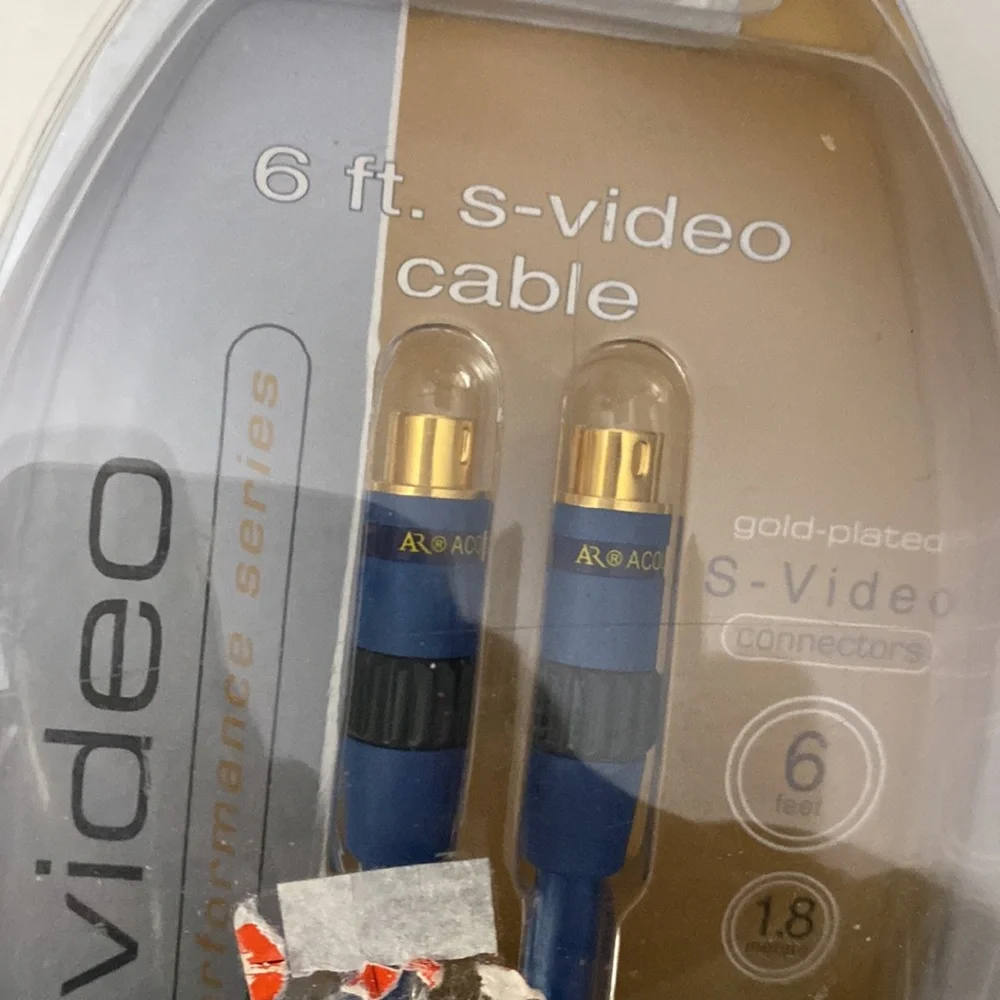 6 foot S- video cable for hook up of video equipment with an s- Video connection